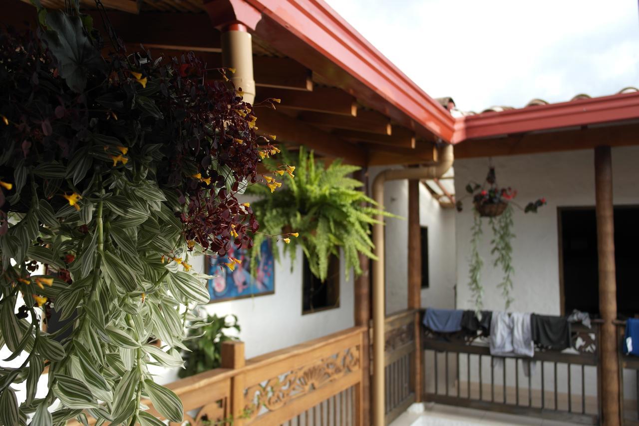 Sergeant Pepper'S Hostel Jardín Eksteriør bilde