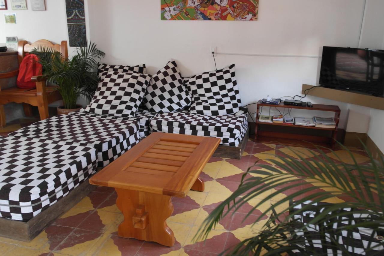 Sergeant Pepper'S Hostel Jardín Eksteriør bilde